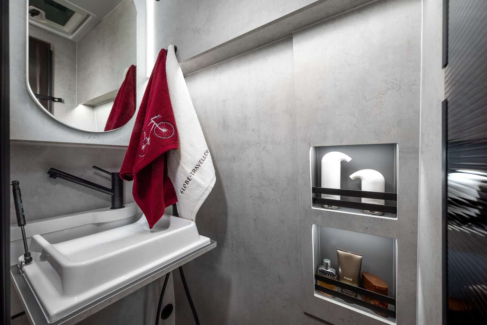 Globe-Traveller Falcon 2Z łazienka