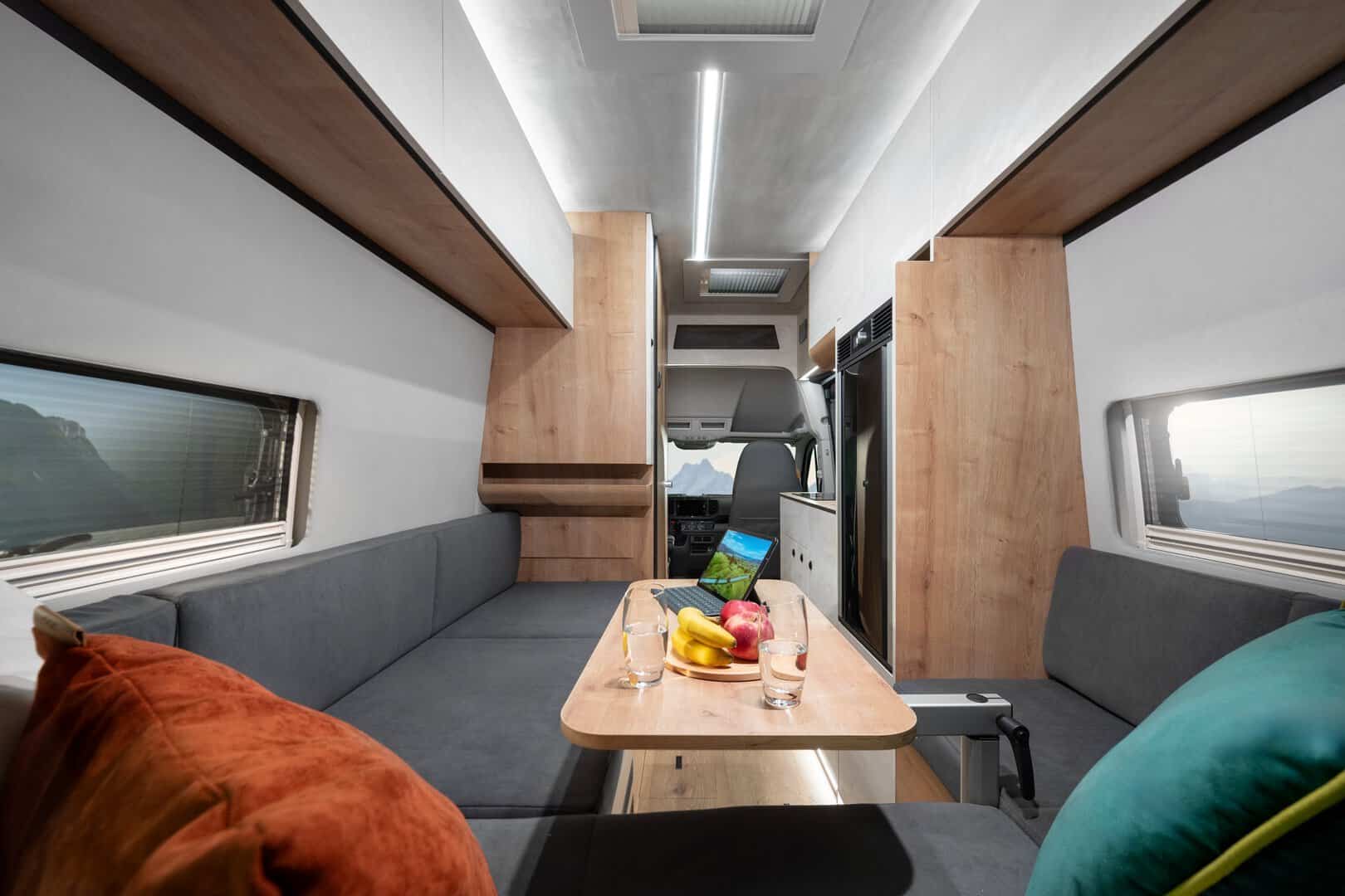Globe-Traveller Falcon 2YS - salonik