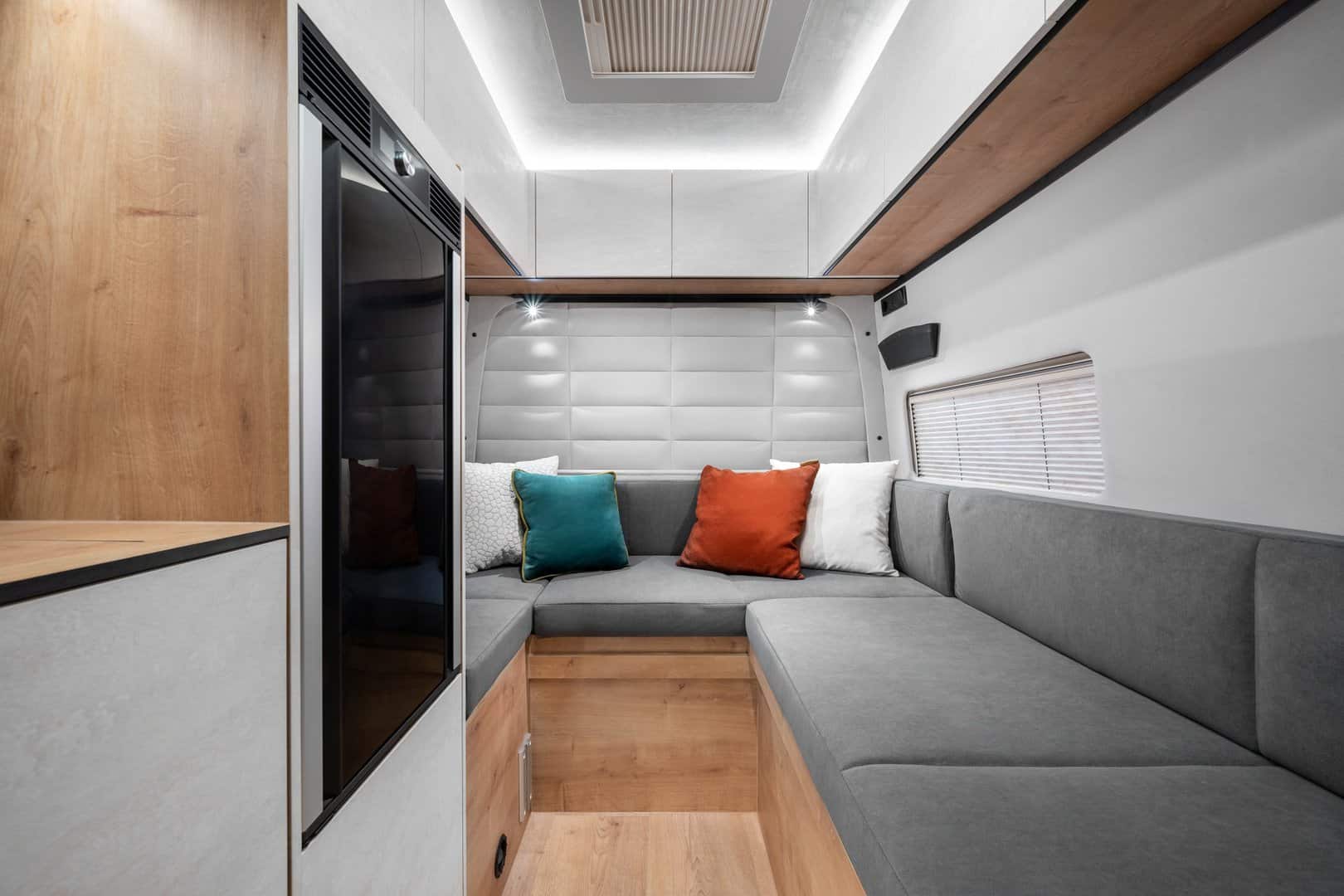 Globe-Traveller Falcon 2YS - wnętrze